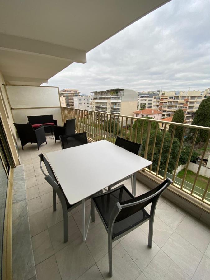 Superbe Appartement Renove A Neuf A 100M De La Mer Жуан-ле-Пен Экстерьер фото